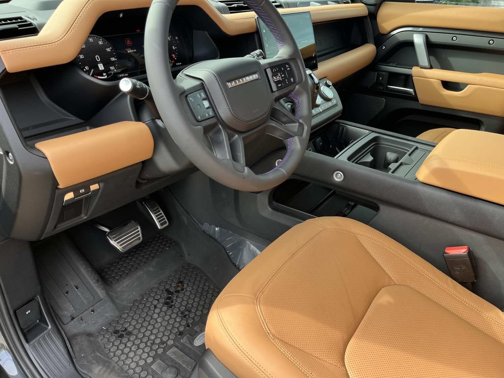 Certified 2024 Land Rover Defender 110 V8 AWD/4WD image 11