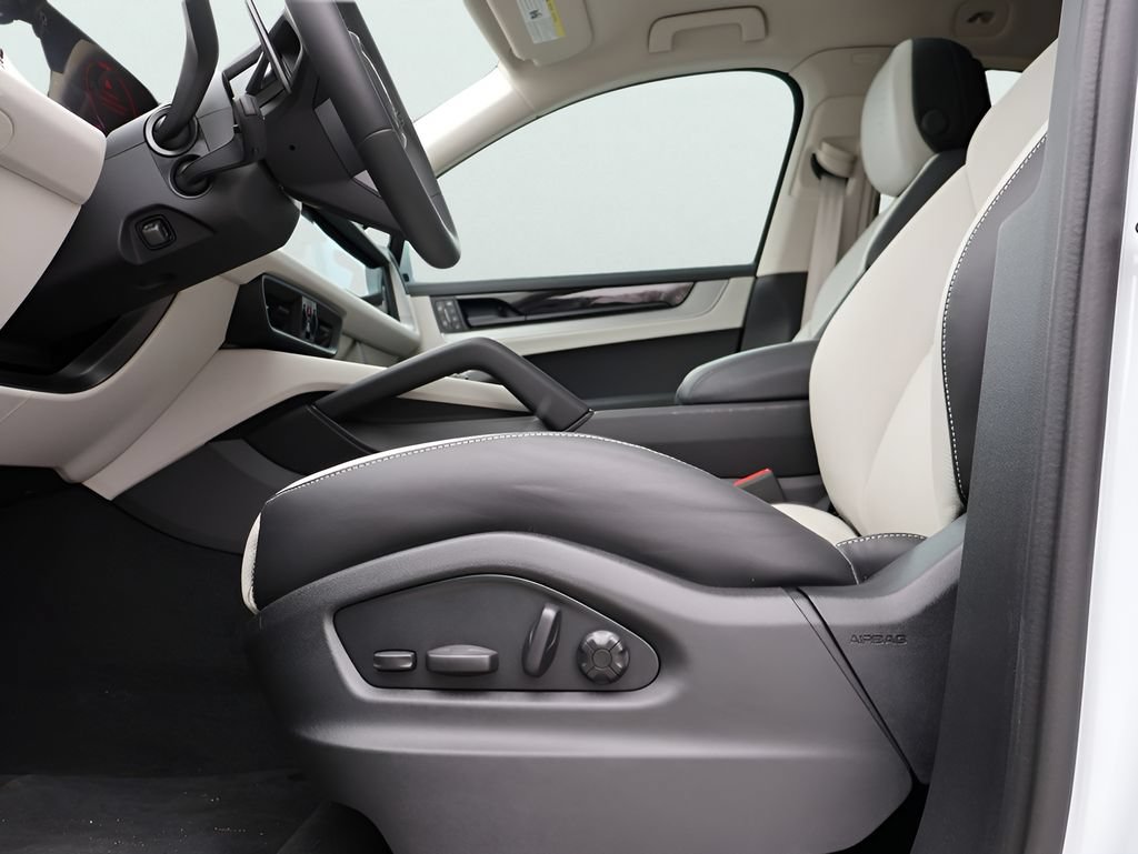 New 2026 Porsche Cayenne E-Hybrid Coupe AWD/4WD image 37