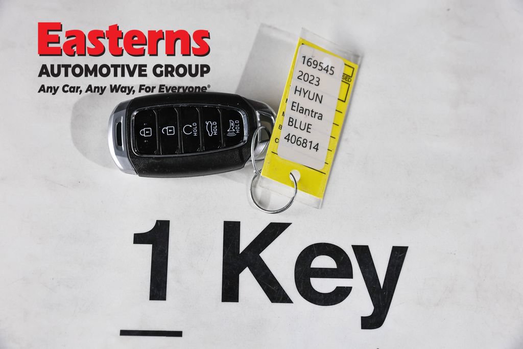 Used 2023 Hyundai Elantra Limited w/ Preferred Accessory Package FWD image 27