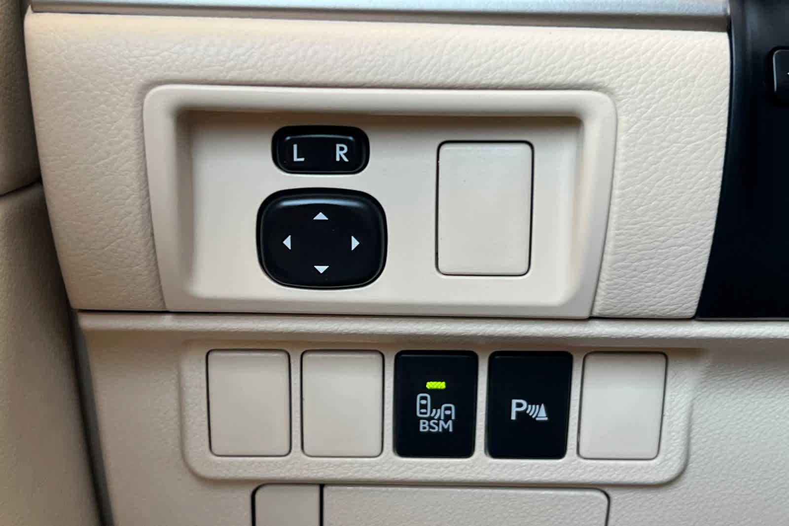 Used 2014 Lexus ES 300h w/ Premium Package w/Bamboo Trim FWD image 30