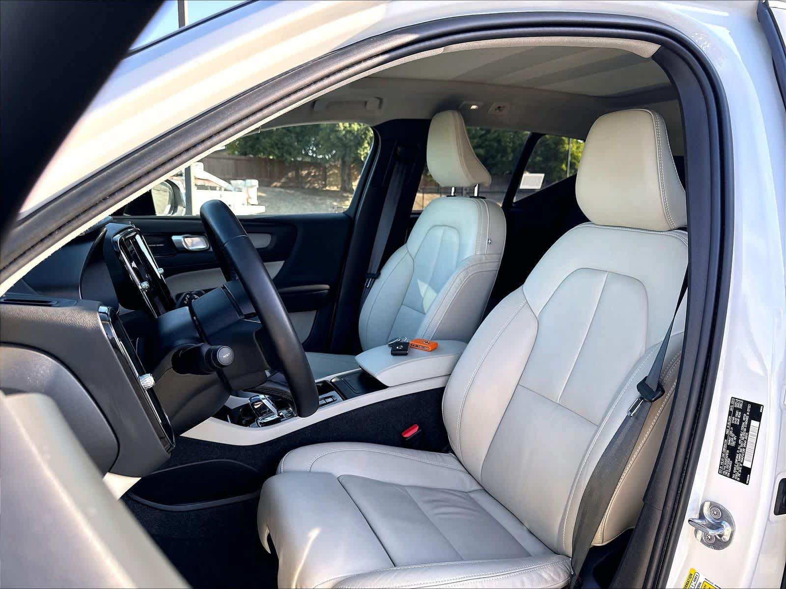 Used 2023 Volvo XC40 B5 Ultimate w/ Protection Package Premier AWD/4WD image 28