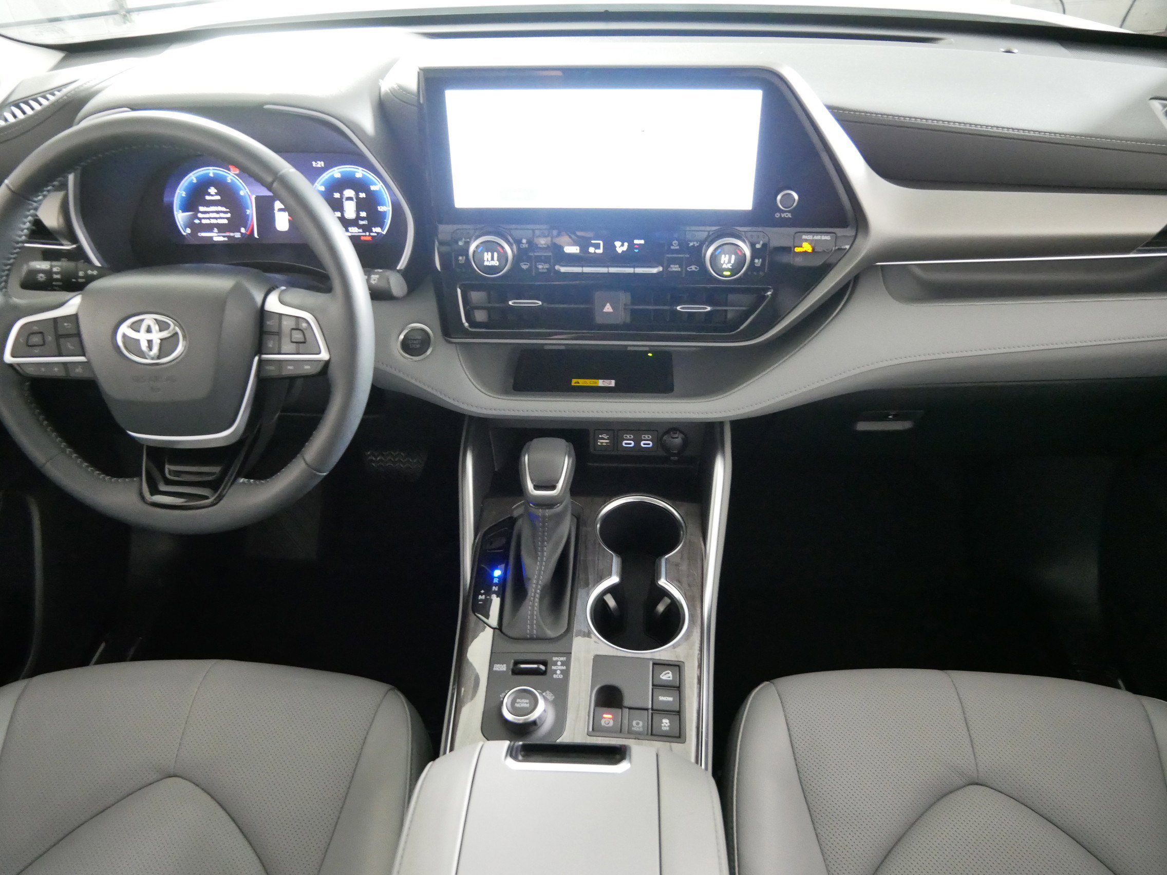 Used 2025 Toyota Highlander Limited image 10