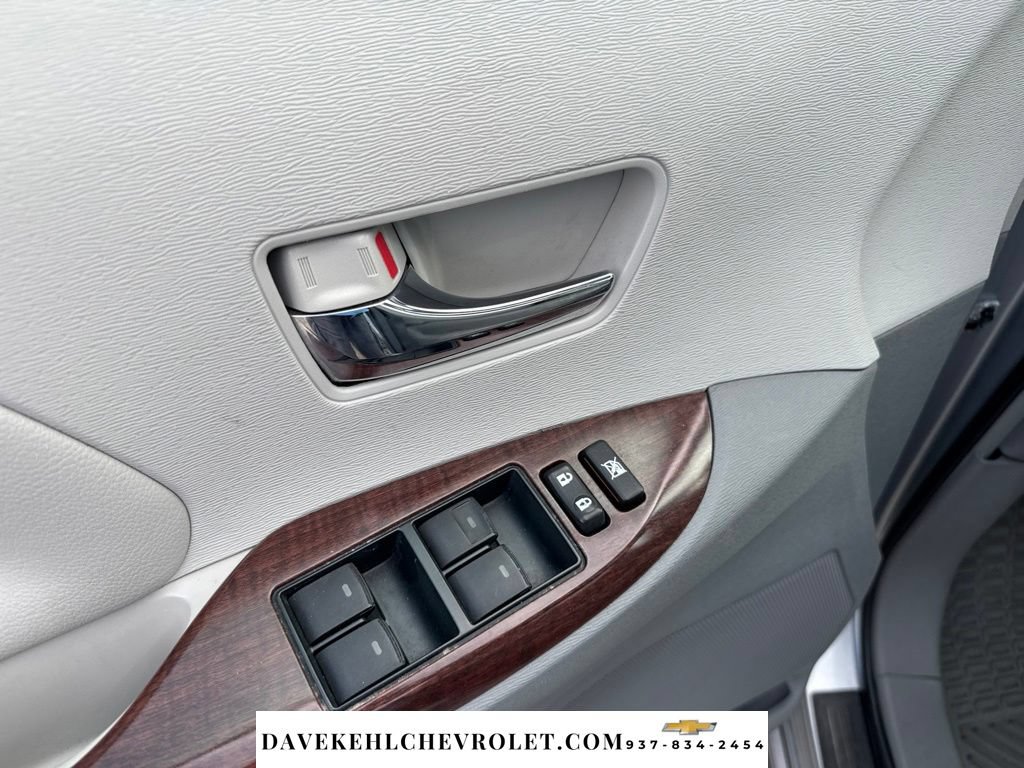 Used 2014 Toyota Sienna XLE w/ Entertainment Package FWD image 9