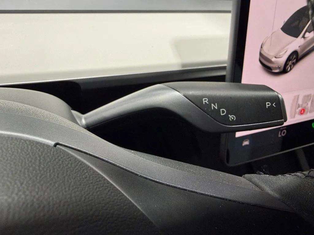 Used 2021 Tesla Model Y Long Range AWD/4WD image 32
