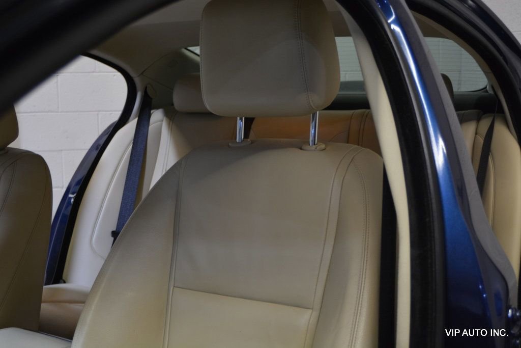 Used 2012 Jaguar XF image 17