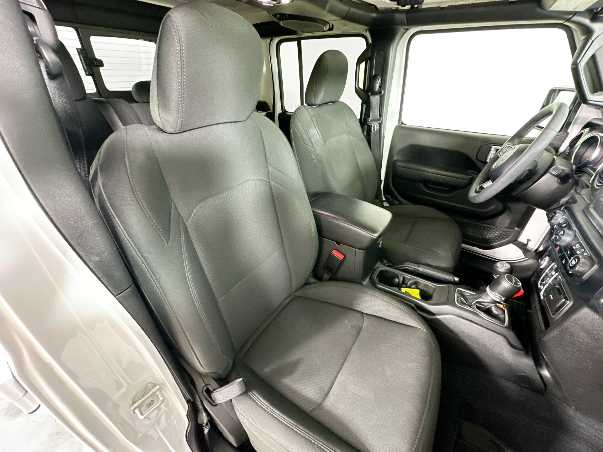 Used 2023 Jeep Gladiator Sport AWD/4WD image 32