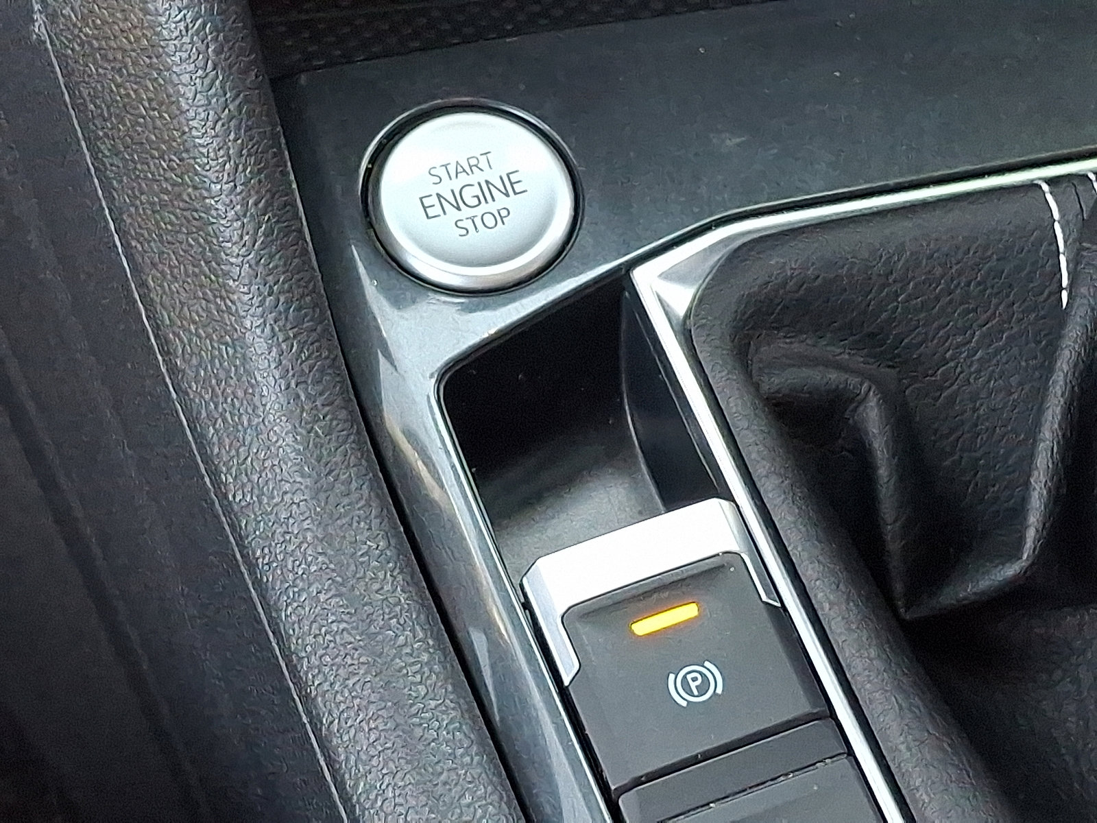 Used 2022 Volkswagen Tiguan SEL R-Line image 25