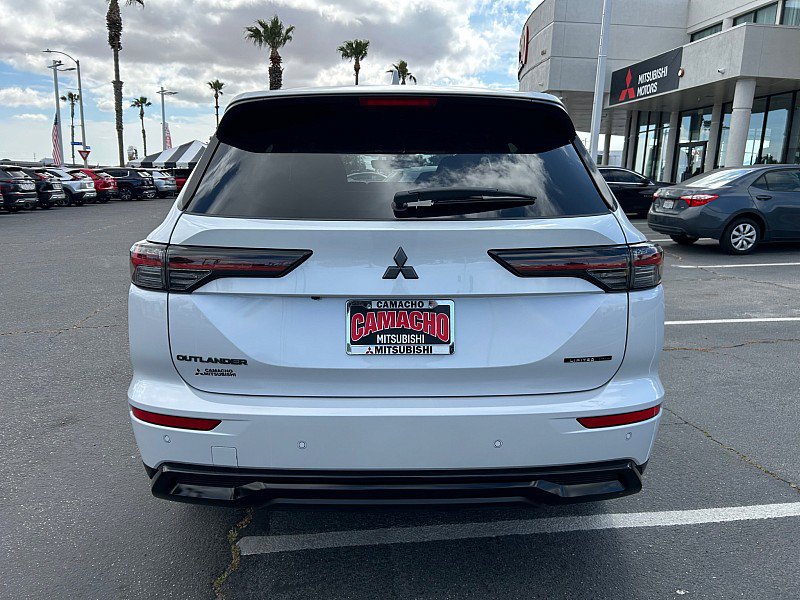 New 2026 Mitsubishi Outlander LE FWD image 2