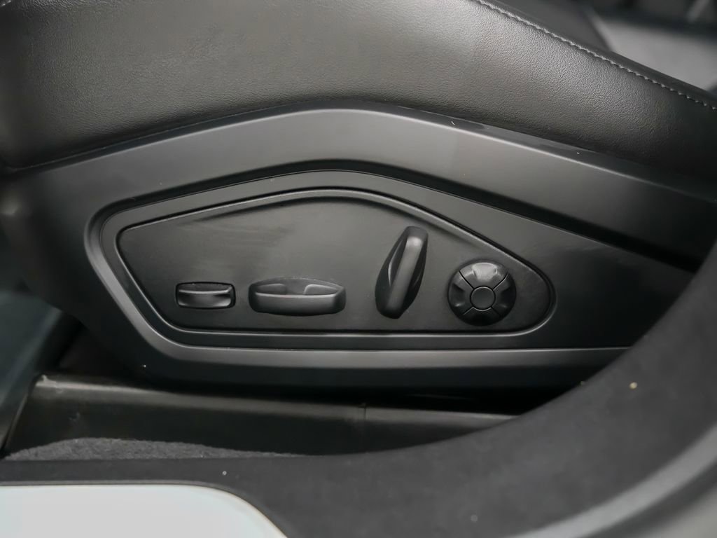 Certified 2025 Porsche Taycan 4S AWD/4WD image 25