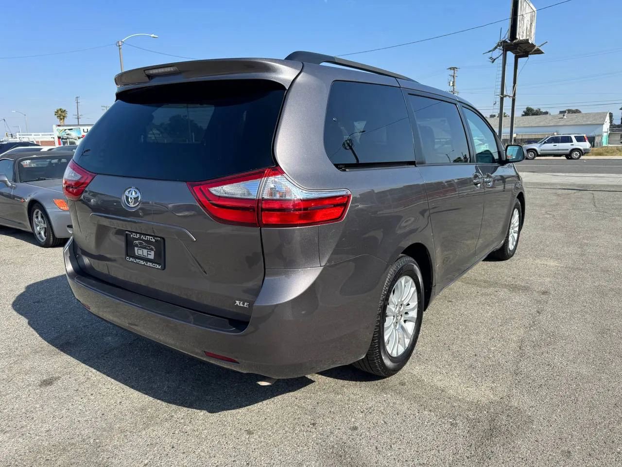 Used 2015 Toyota Sienna XLE image 7