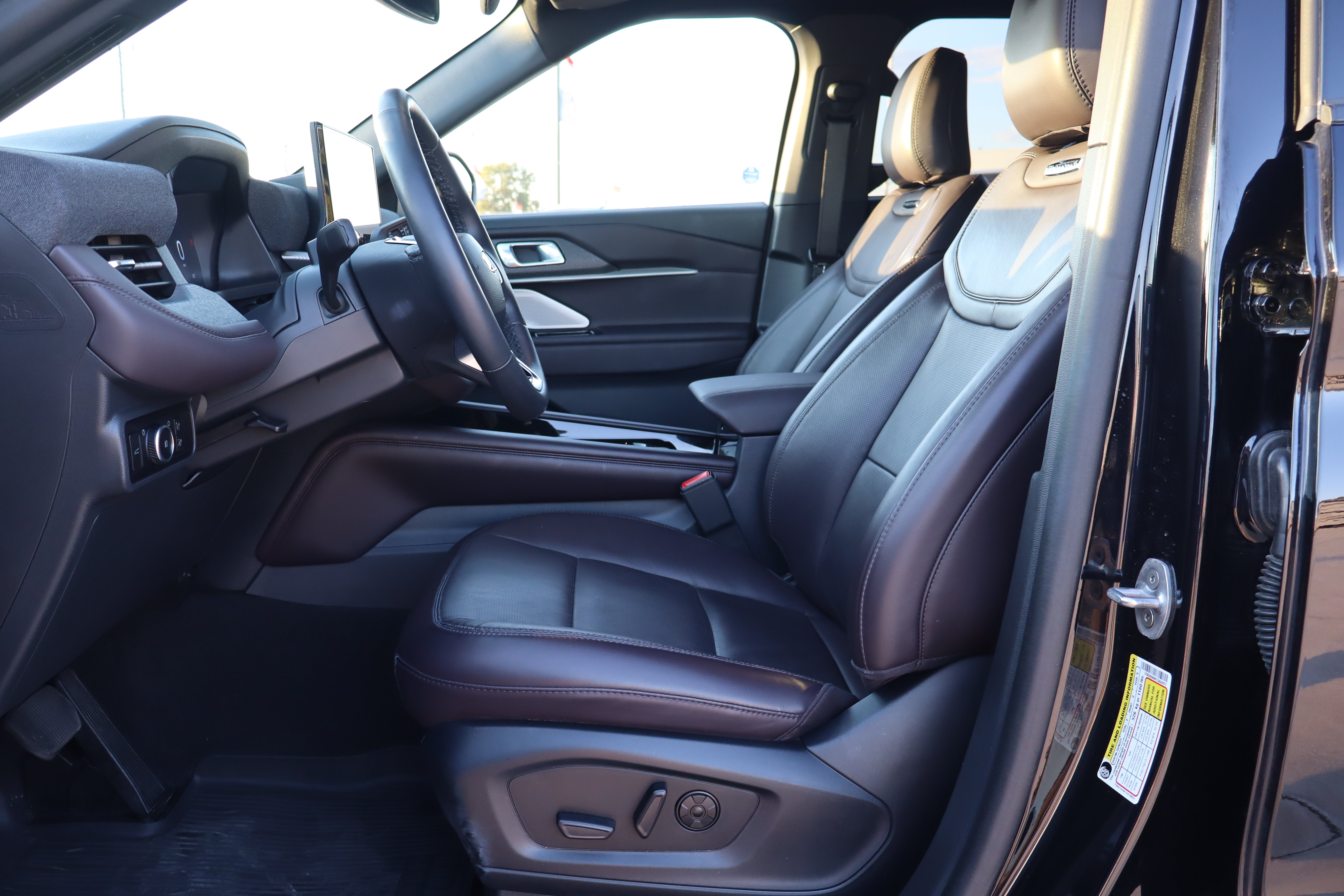 Used 2026 Ford Explorer Platinum AWD/4WD image 9