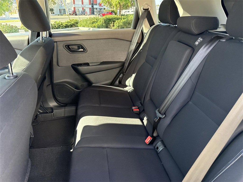 Used 2023 Nissan Rogue S image 22