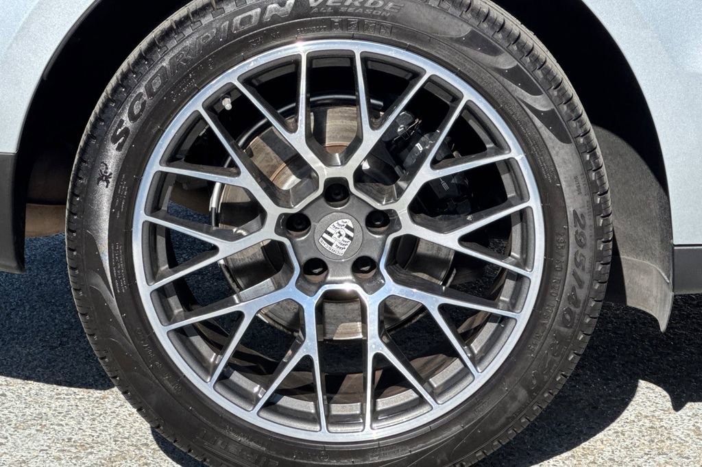 Used 2018 Porsche Macan image 24