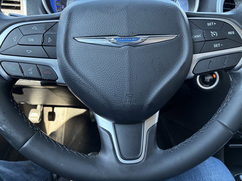 Used 2015 Chrysler 300 Limited image 9