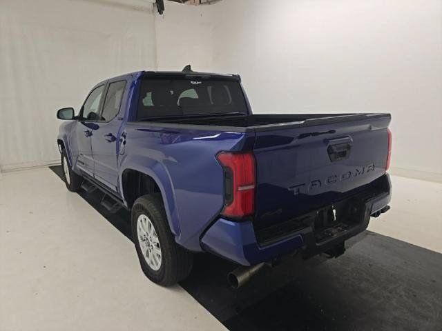 Certified 2025 Toyota Tacoma SR5 AWD/4WD image 33