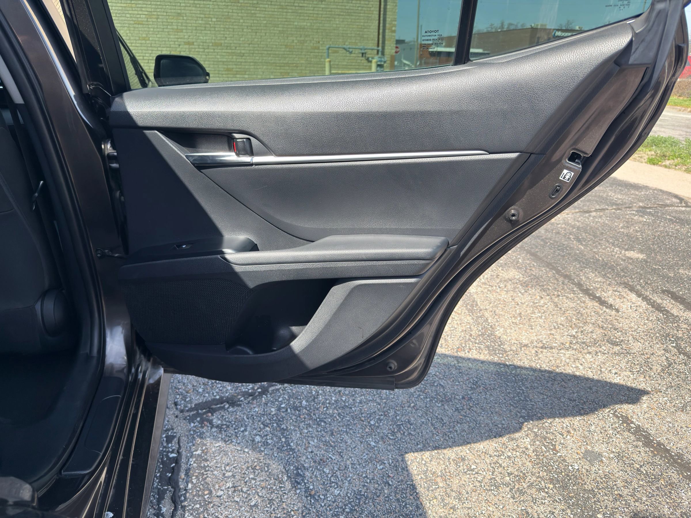 Used 2018 Toyota Camry LE image 27