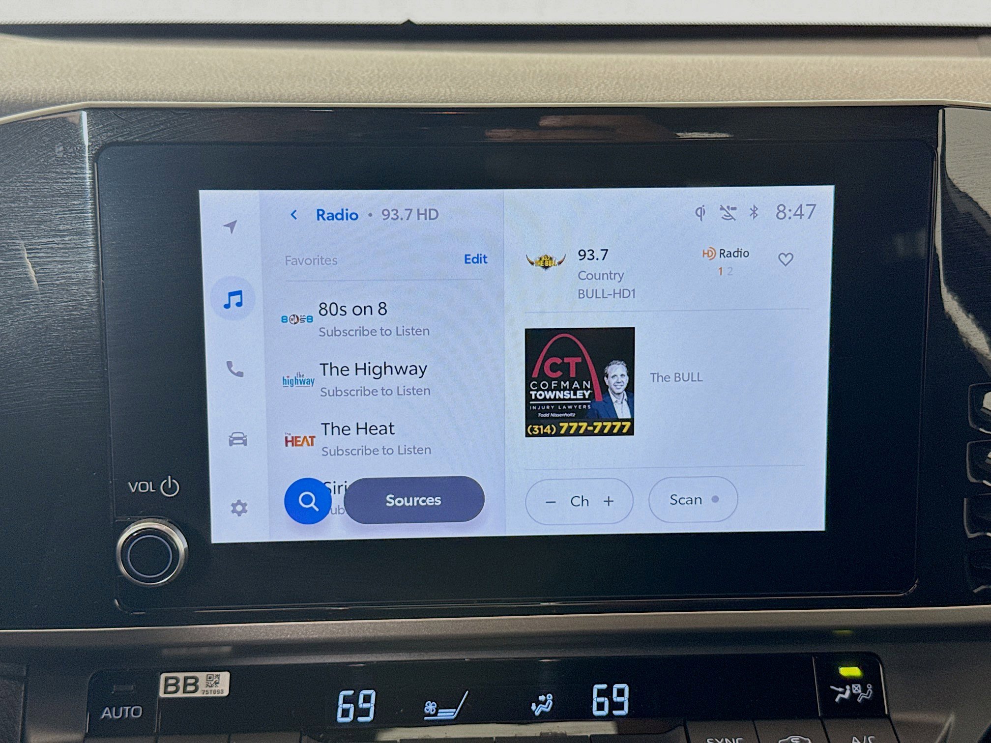 Used 2025 Toyota Camry SE image 14