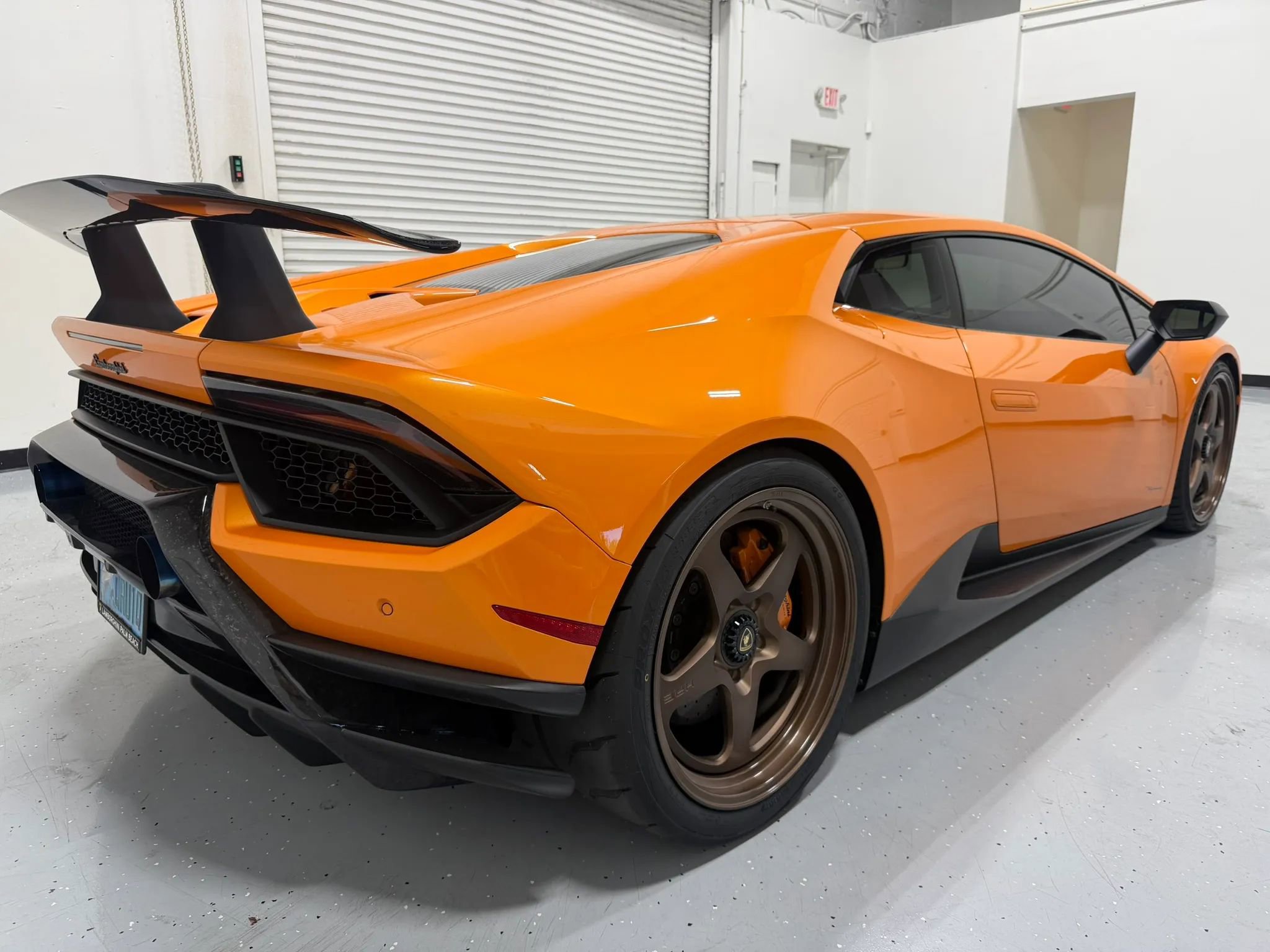 Used 2018 Lamborghini Huracan Performante AWD/4WD image 13