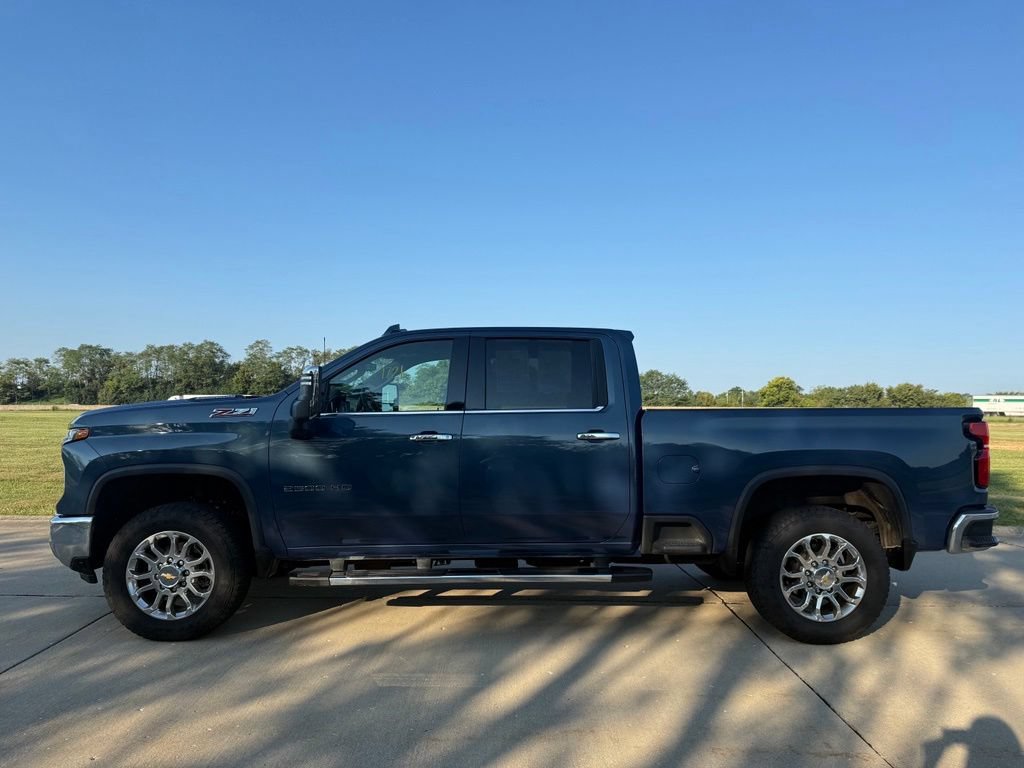 Used 2025 Chevrolet Silverado 2500 LTZ w/ LTZ Convenience Package AWD/4WD image 10
