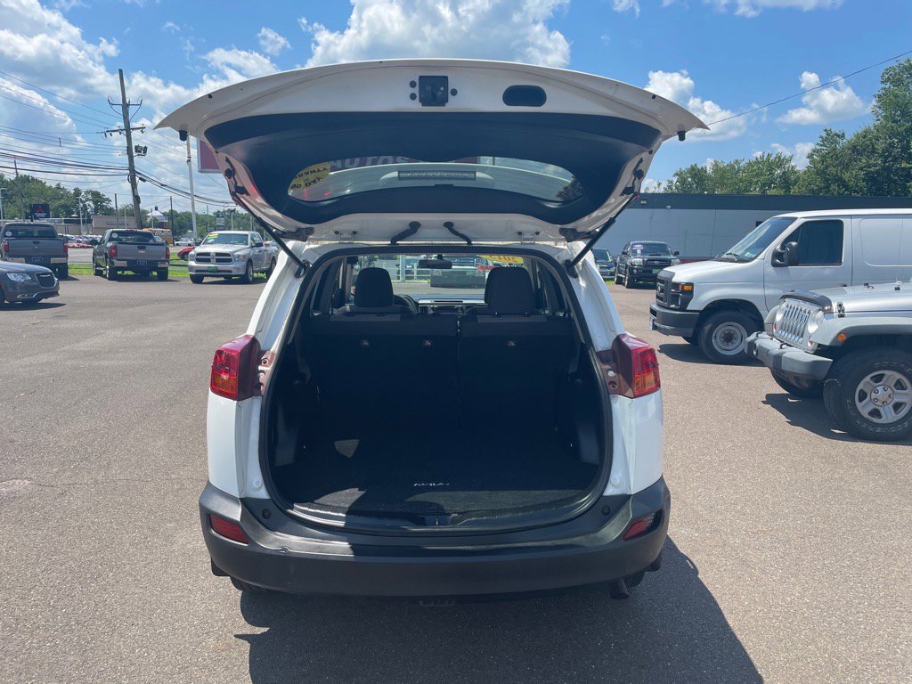 Used 2015 Toyota RAV4 LE image 9