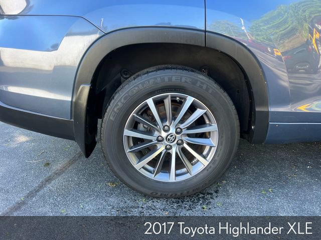Used 2017 Toyota Highlander XLE AWD/4WD image 29