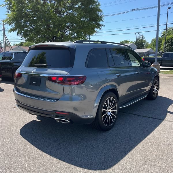 Used 2025 Mercedes-Benz GLS 580 4MATIC image 2