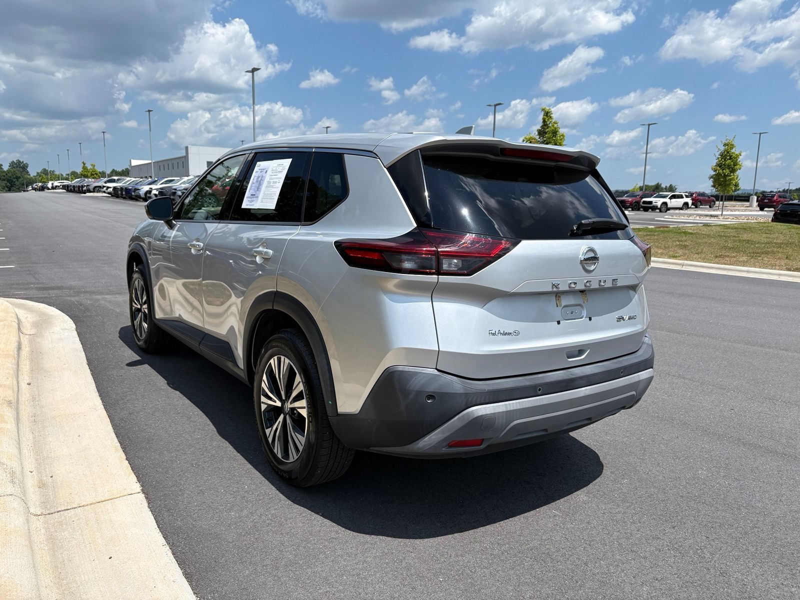 Used 2021 Nissan Rogue SV AWD/4WD image 6
