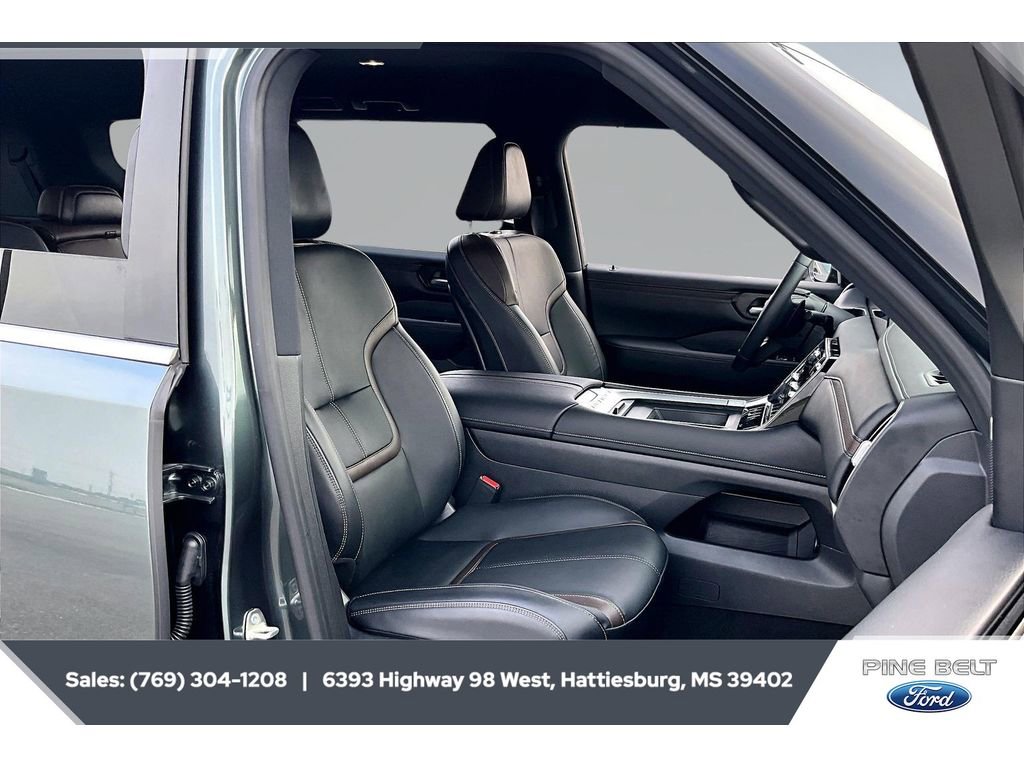 Used 2025 Nissan Armada SL image 6