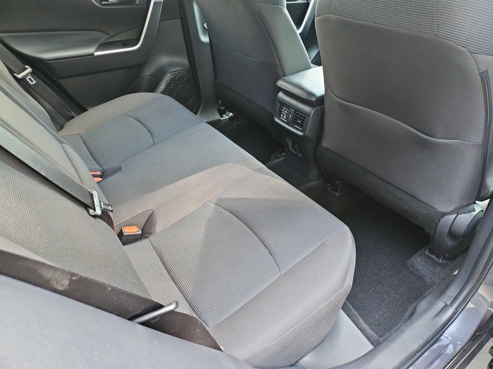Used 2025 Toyota RAV4 LE AWD/4WD image 32
