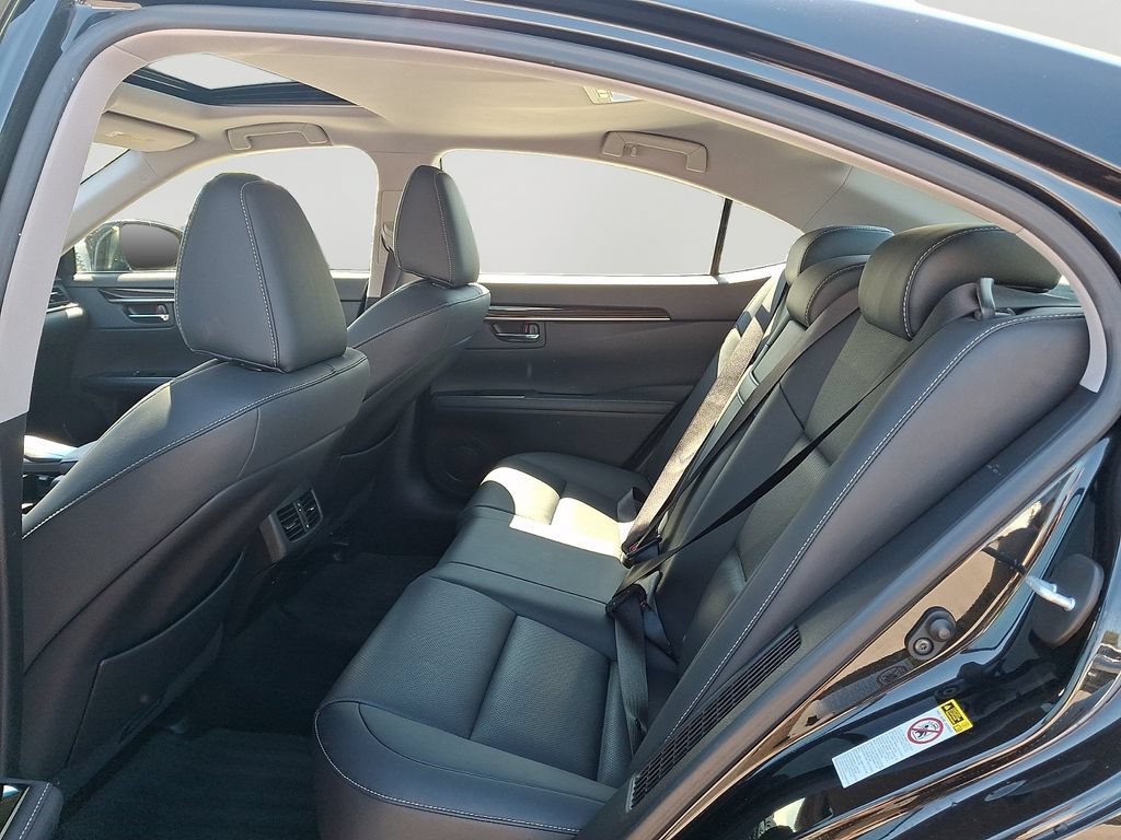 Used 2016 Lexus ES 300h w/ Navigation System Package FWD image 8