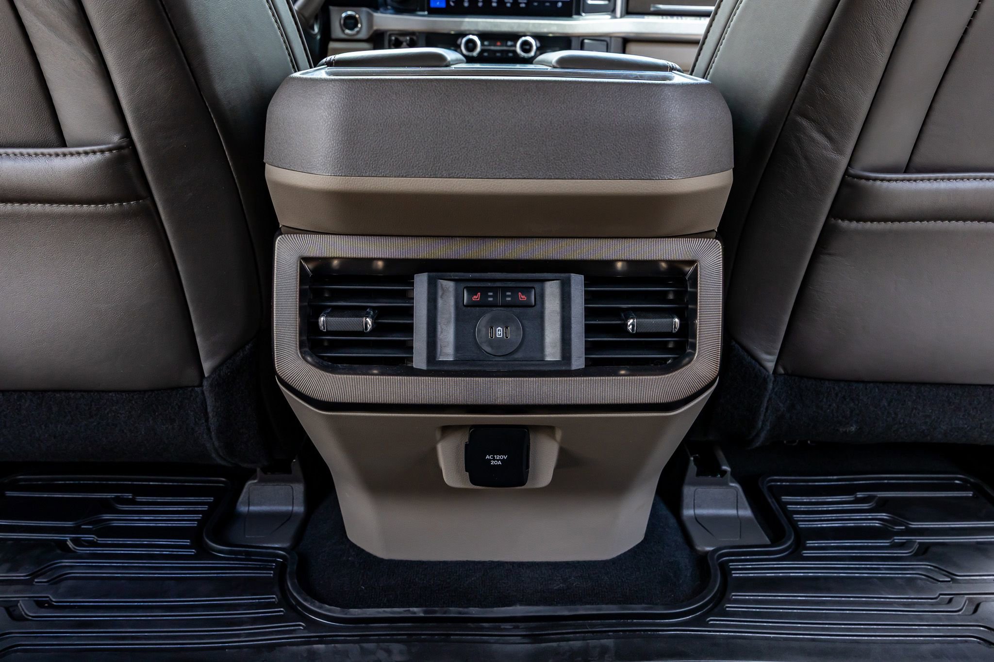 Used 2025 Ford F350 Platinum w/ Platinum Plus Package image 34