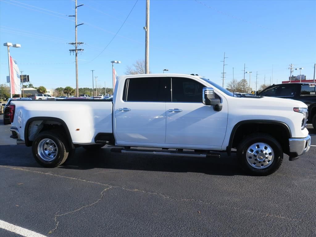 Used 2025 Chevrolet Silverado 3500 LTZ w/ LTZ Plus Package image 2