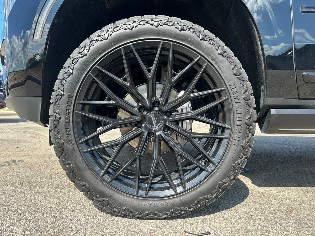Used 2026 GMC Yukon Denali w/ Sun & Power Step Package AWD/4WD image 9