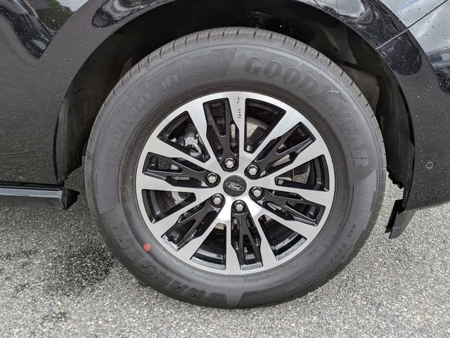 Certified 2025 Ford Expedition Platinum AWD/4WD image 11