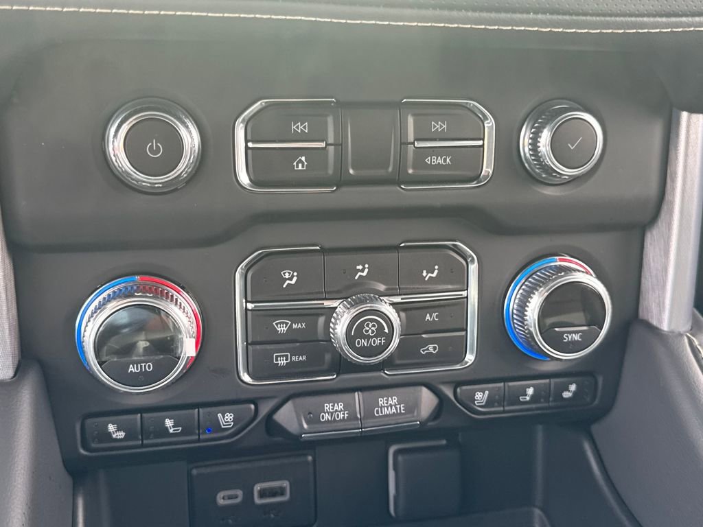 Used 2024 GMC Yukon XL SLT w/ SLT Luxury Package image 17