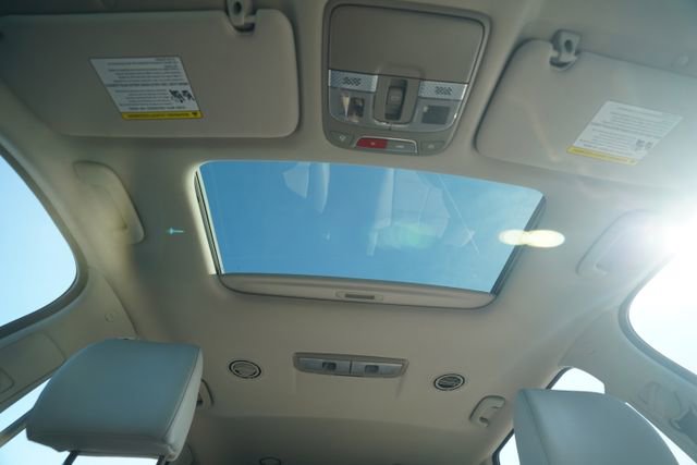 Used 2024 Kia Telluride EX w/ EX Captain's Chair Package image 11