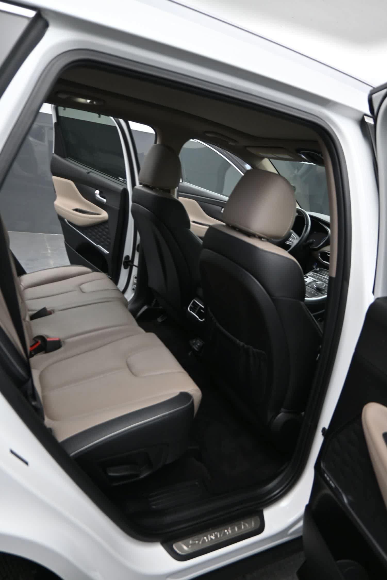 Used 2023 Hyundai Santa Fe Limited AWD/4WD image 15