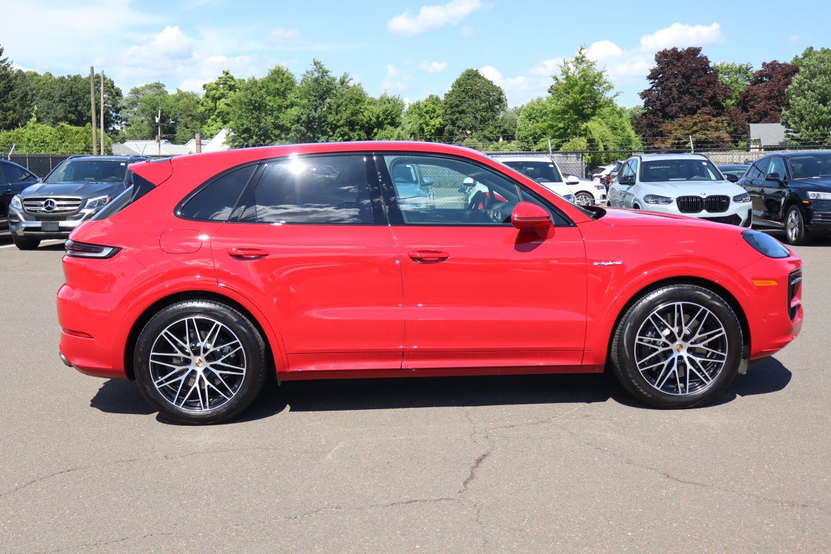 Used 2025 Porsche Cayenne E-Hybrid AWD/4WD image 4