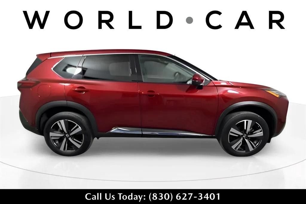 Used 2021 Nissan Rogue Platinum AWD/4WD image 2
