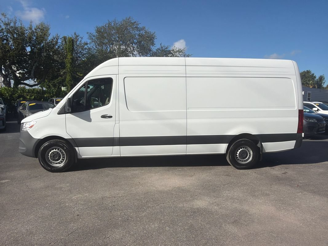 Used 2025 Mercedes-Benz Sprinter 2500 image 3