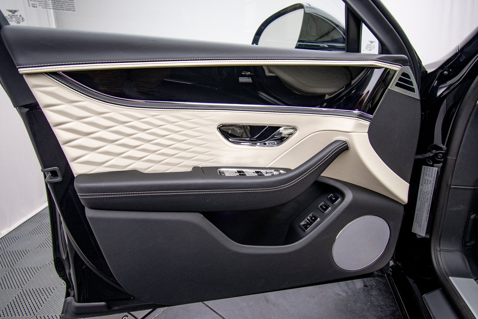 New 2026 Bentley Flying Spur V8 AWD/4WD image 37