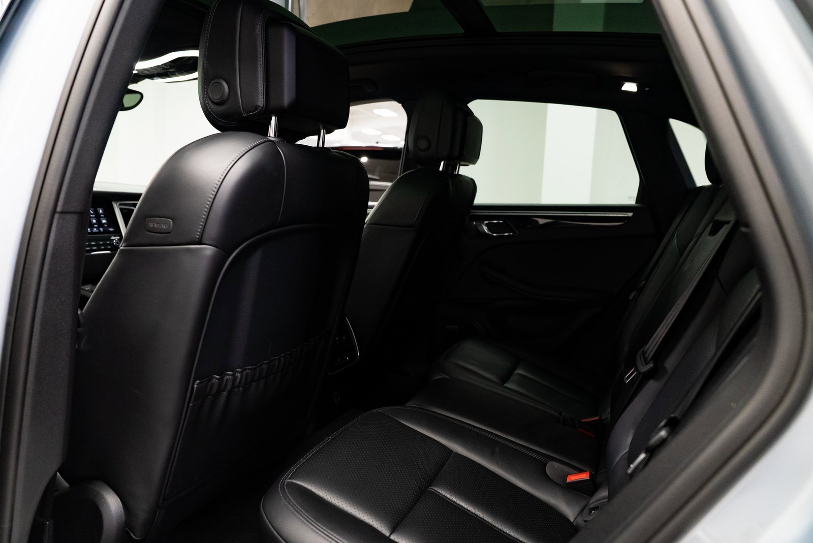 Used 2018 Porsche Macan w/ Premium Package Plus image 24