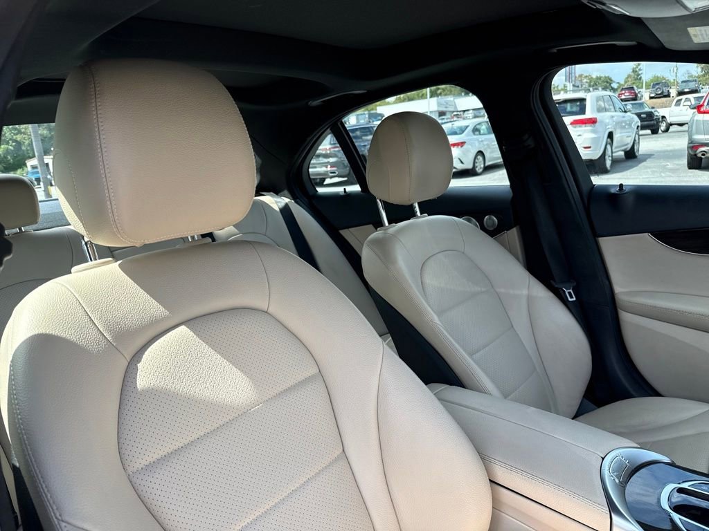 Used 2018 Mercedes-Benz C 300 4MATIC Sedan image 19