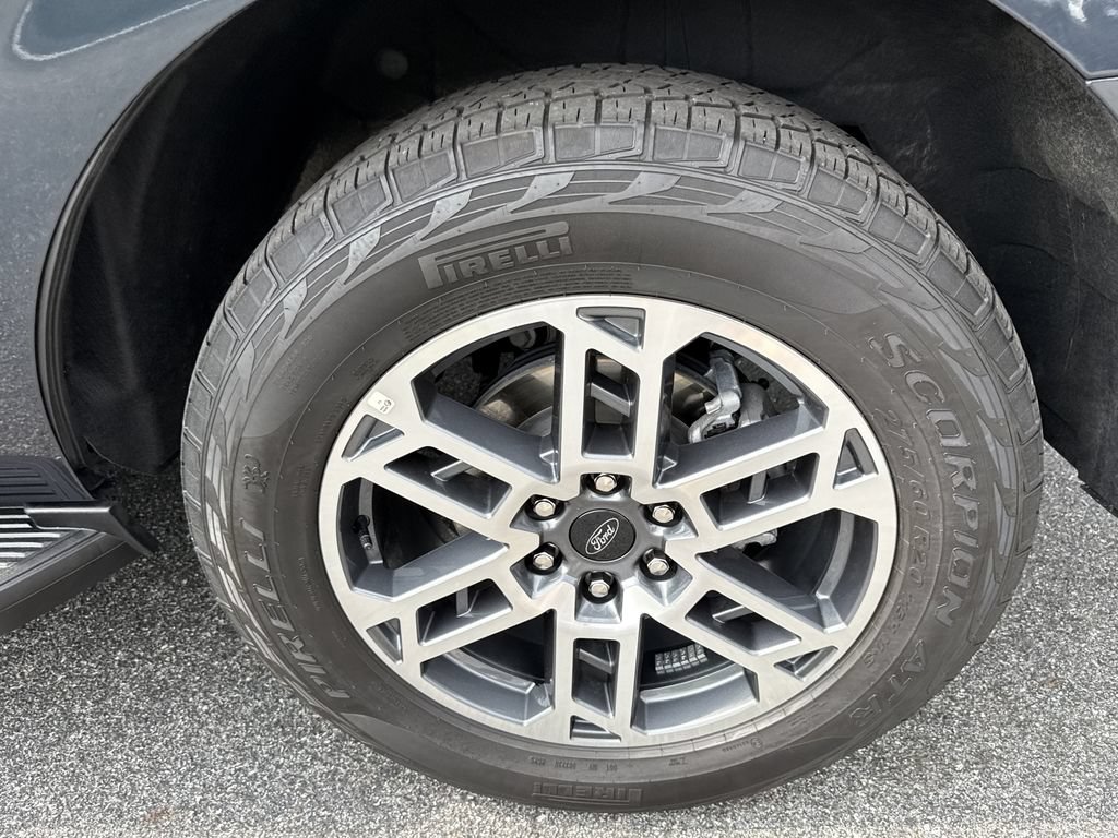 Used 2025 Ford Expedition Active AWD/4WD image 19