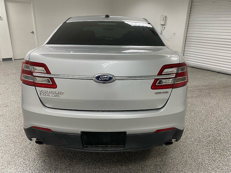 Used 2017 Ford Taurus SE image 6