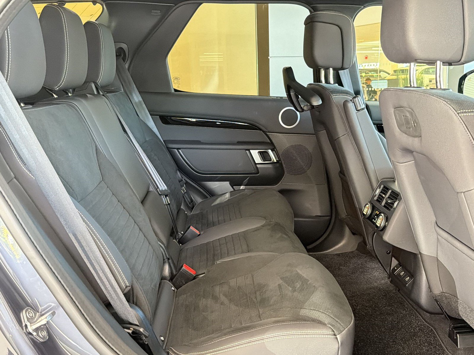 Certified 2025 Land Rover Discovery S AWD/4WD image 30