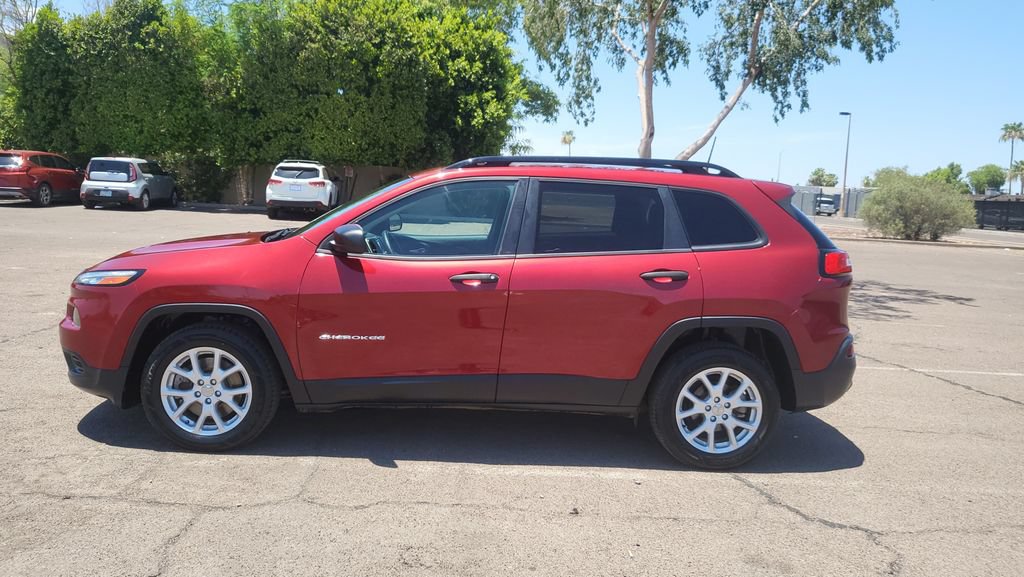 Used 2016 Jeep Cherokee Sport FWD image 11