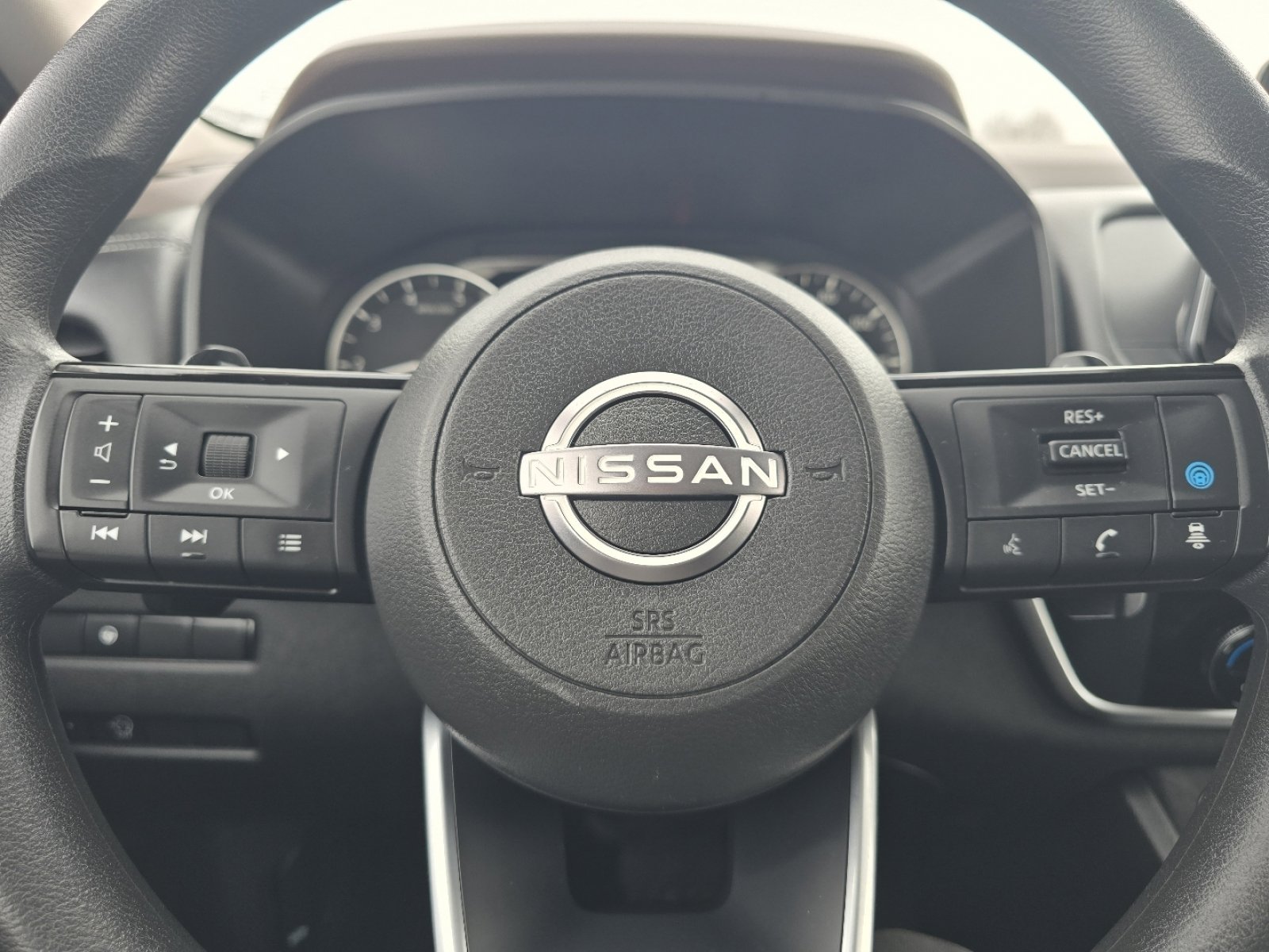 Used 2023 Nissan Rogue SV image 25