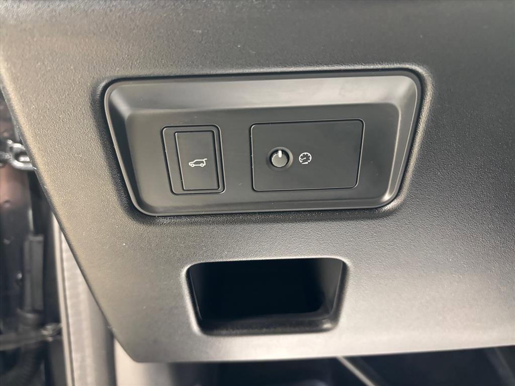 Used 2023 Land Rover Discovery Metropolitan Edition image 22