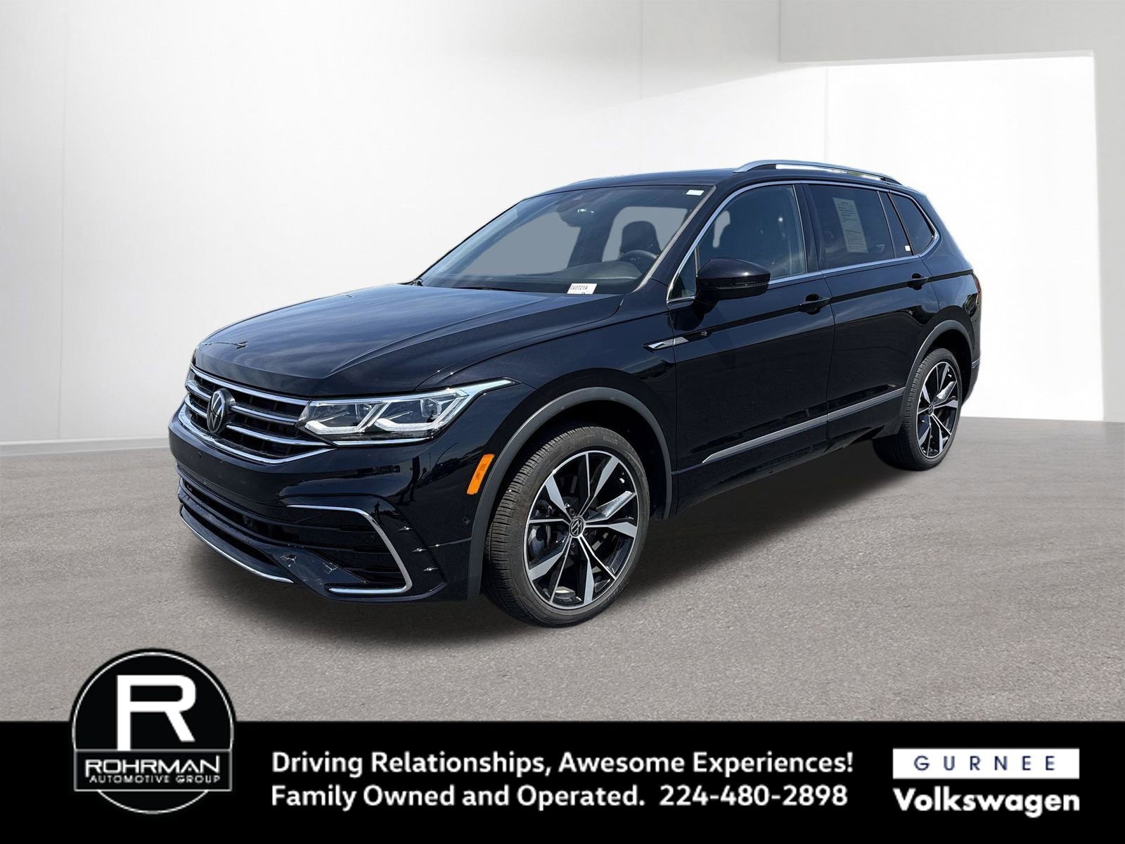 Used 2024 Volkswagen Tiguan SEL R-Line AWD/4WD image 5